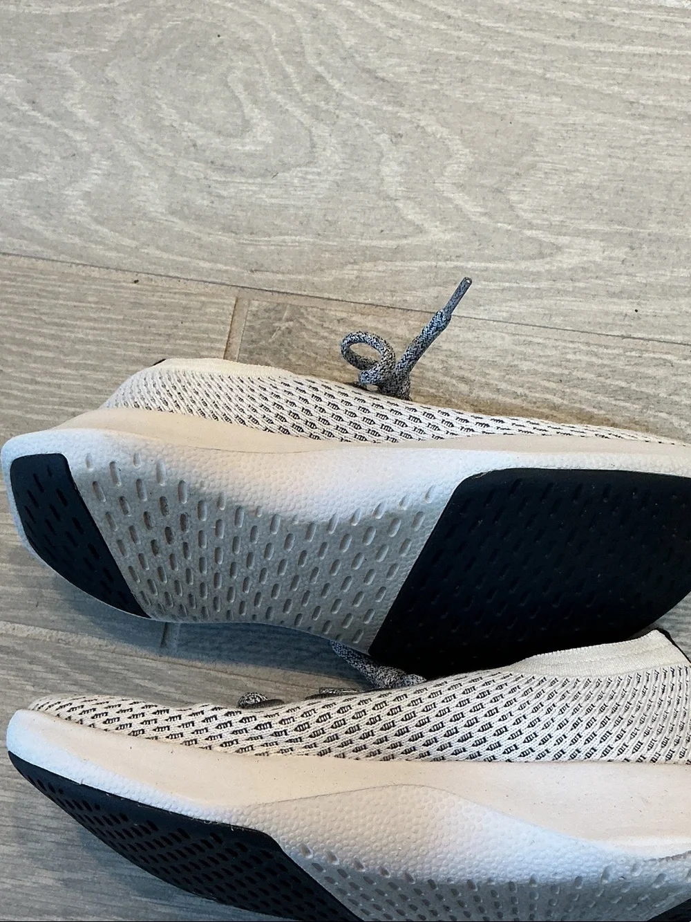 allbirds Tree Dasher 2 White and Gray Knit Lace-Up Sneakers Women’s Sz 6.5